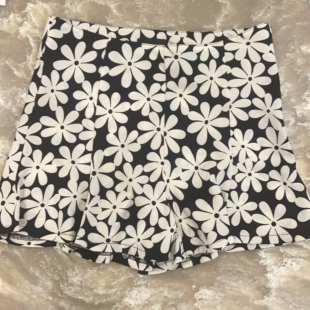 Umgee Floral Flounce High Waisted Shorts M